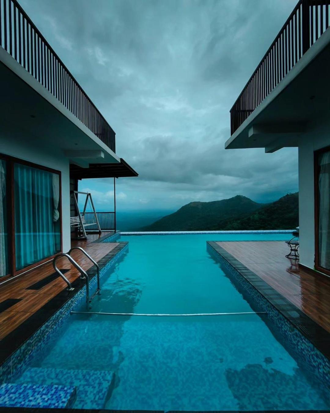 Villa Durrah Hillview à Kakkadampoyil Extérieur photo