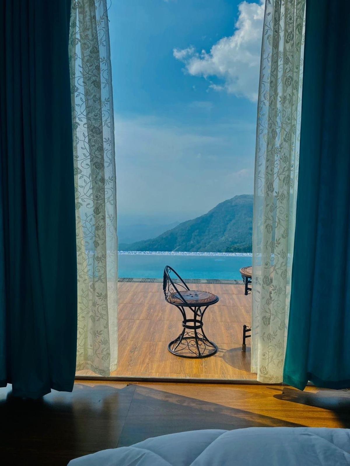 Villa Durrah Hillview à Kakkadampoyil Extérieur photo